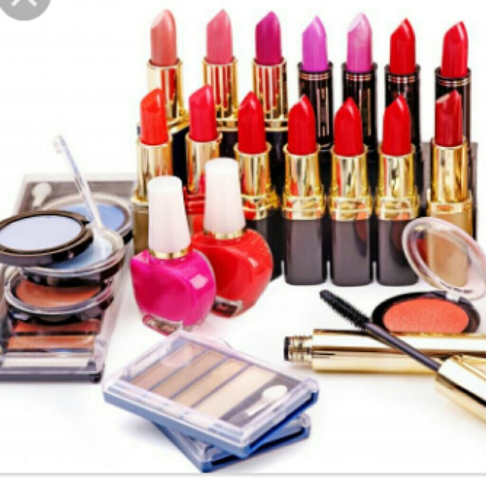 🆕Famous cosmetics